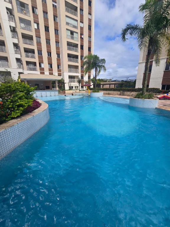 a large pool of blue water in front of a building at Apartamento perto do aeroporto e do estádio do mangueirão in Belém