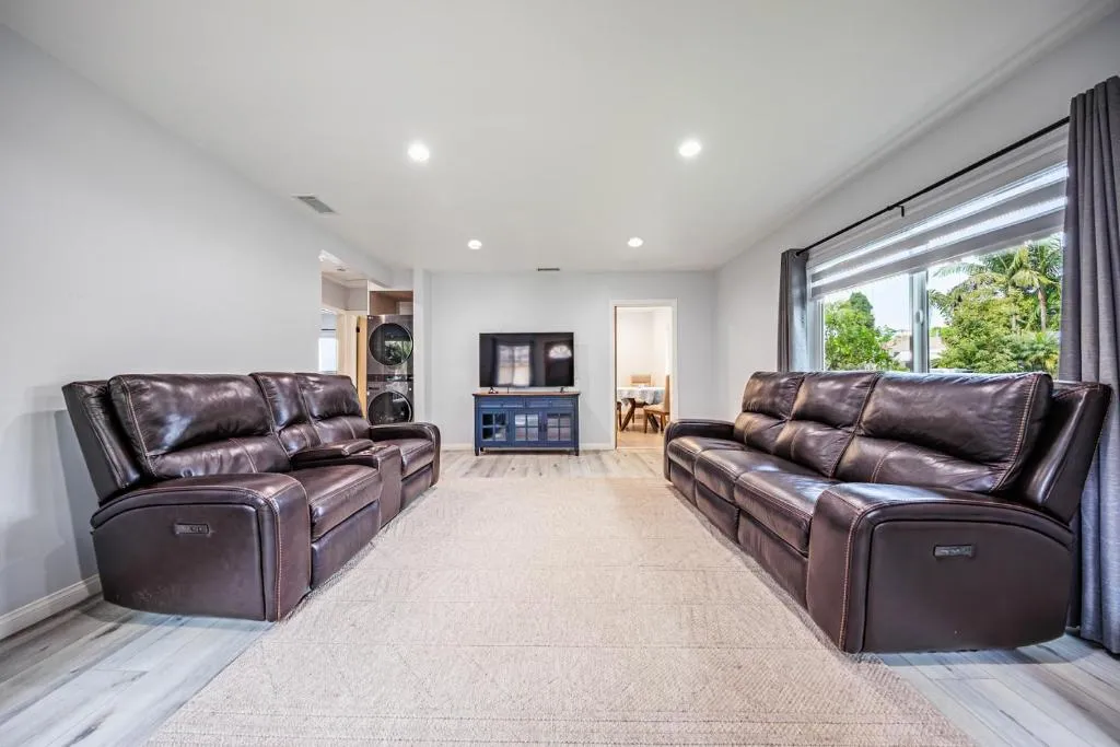 Lovely 2bedroom next to Santa Monica college