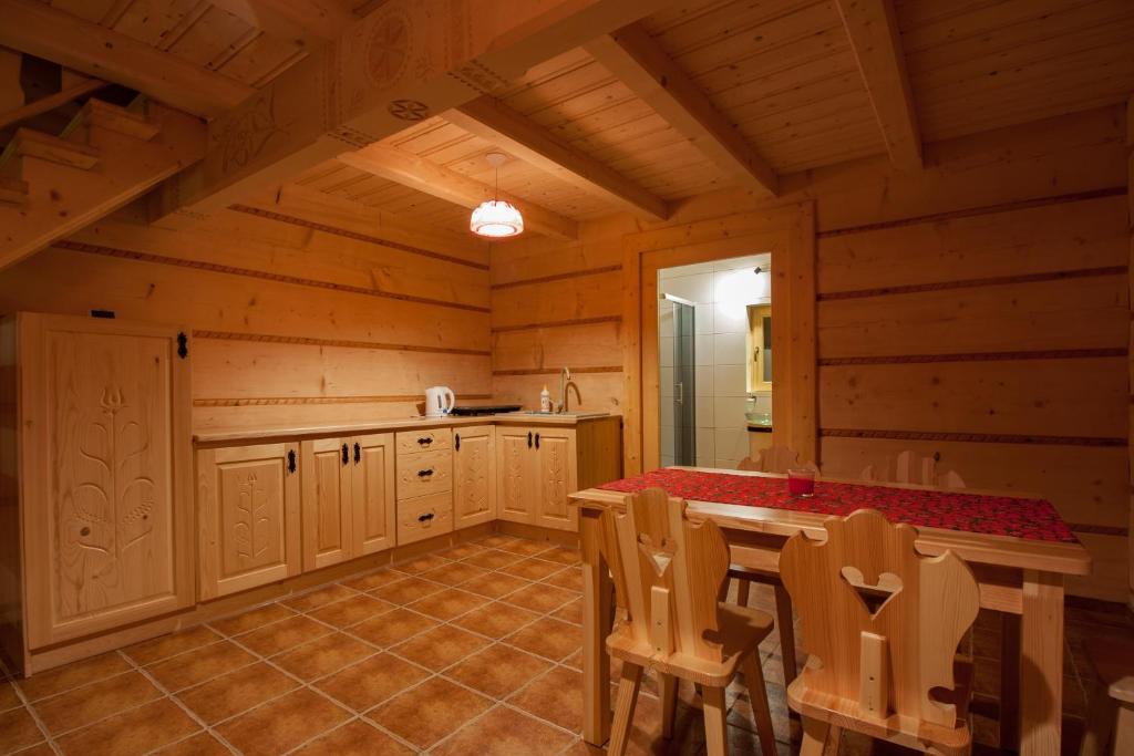 Kuchyň nebo kuchyňský kout v ubytování Domek na Górkach