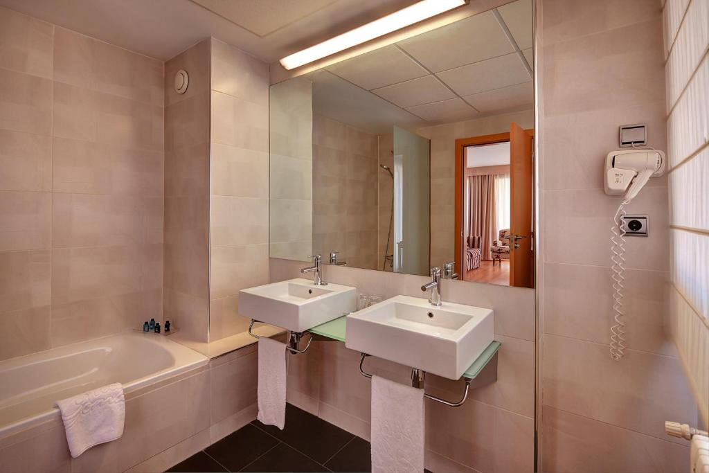 U Hotel Villa-Gomá - Resim 15