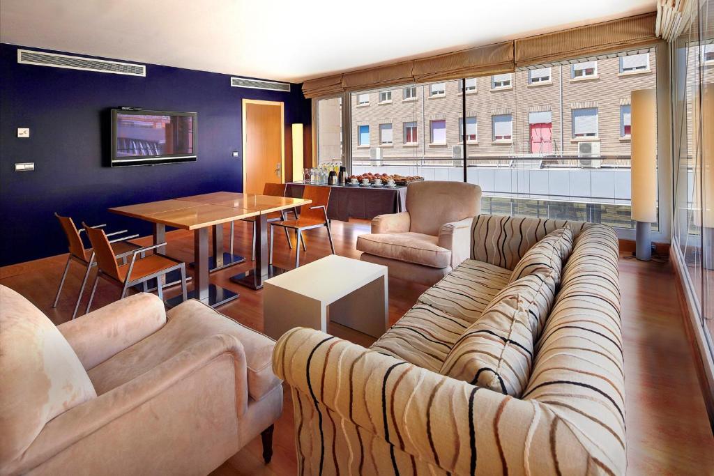 U Hotel Villa-Gomá - Resim 25