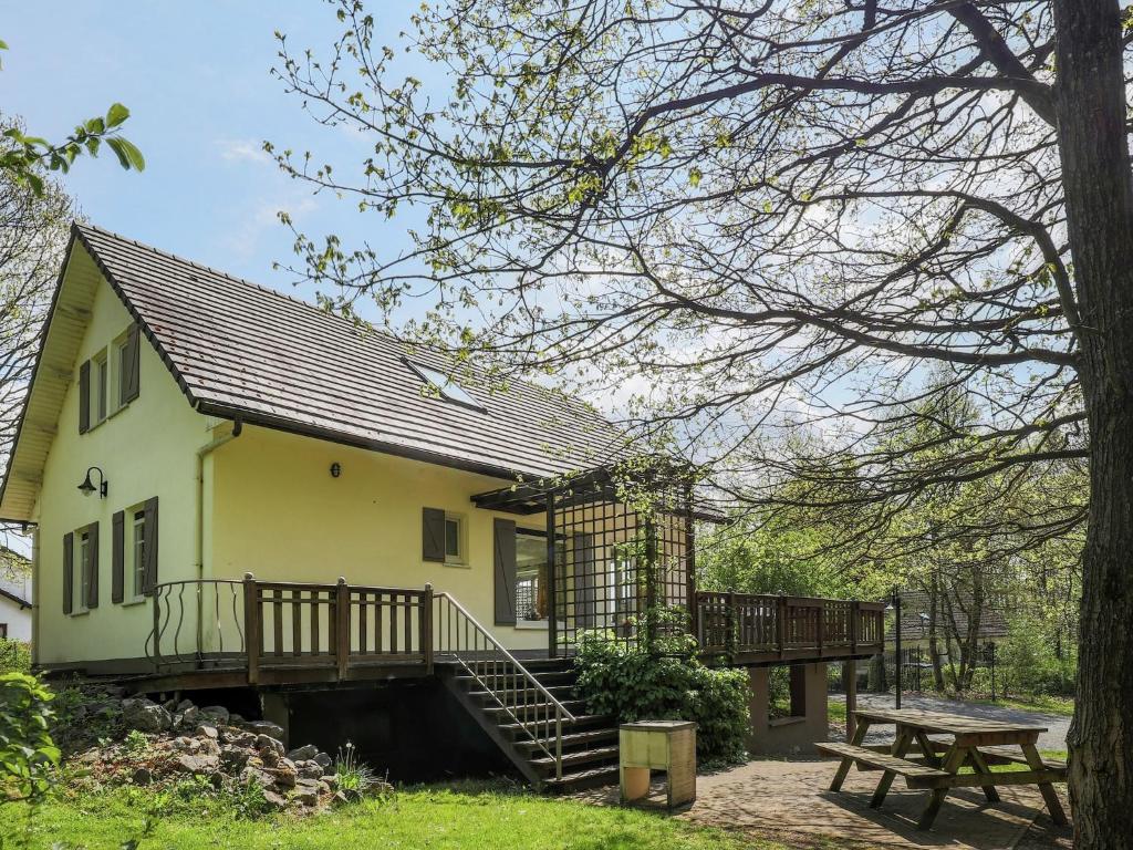 Gallery image of Rendeux Villa with Garden in Consy