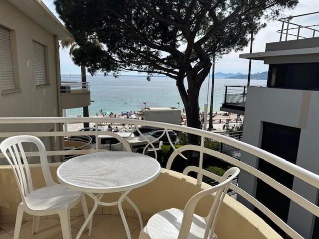 Provence-Style Studio Sea across the street