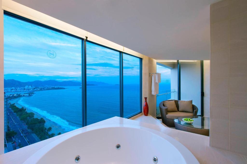 Suite Hạng Tổng Thống Nhìn Ra Biển - Tầng Cao