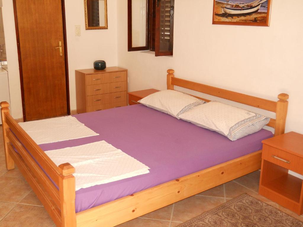 Postel nebo postele na pokoji v ubytování Apartments Ognjenović