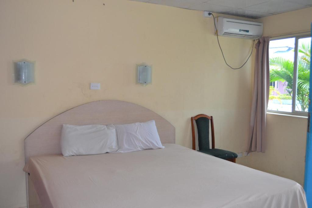Postel nebo postele na pokoji v ubytování Funworld Plaza Hotel