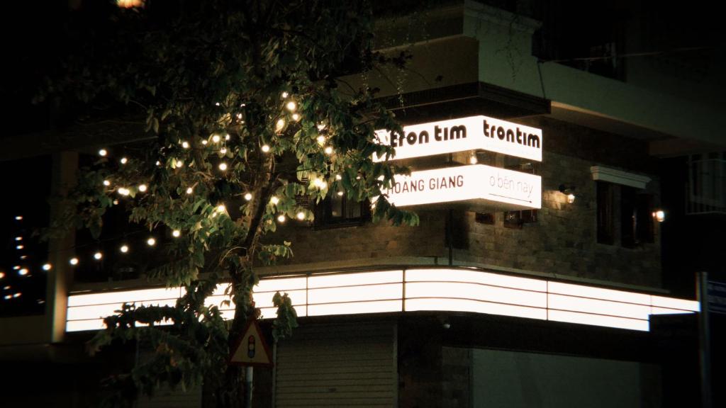 a building with street signs on the side of it at HIDE&SEEK Homestay in Ấp Tân An (1)