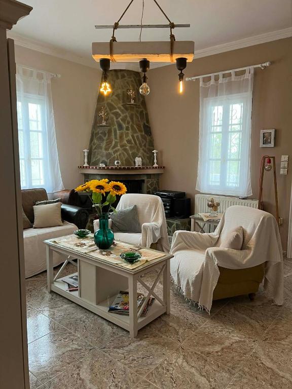 a living room with a couch and a table with flowers at V&M Residence Upper Level in Mesagrós