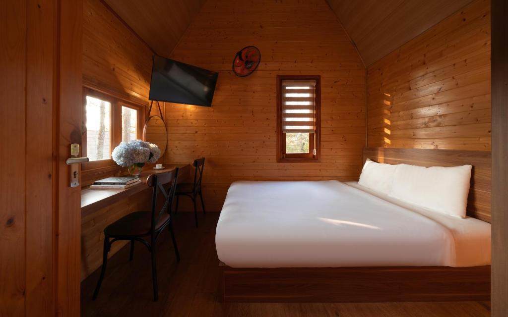 Two-Bedroom Pine Forest Bungalow
