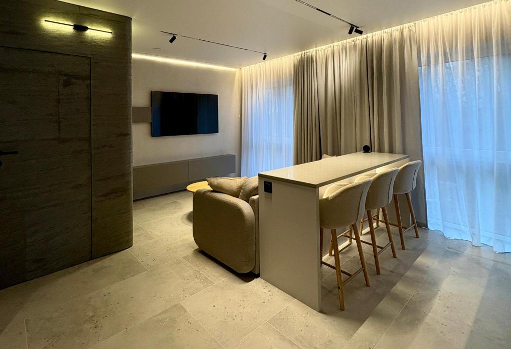 a living room with a bar and a couch at Apartaments Jaunyste Free parking, Self Check - in in Klaipėda