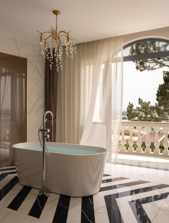 Premium Suite with Bathtub