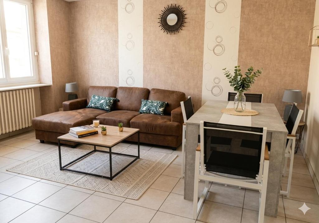 a living room with a couch and a television at Au Bon Pasteur RDC proche des voies routières et du centre ville in Cholet