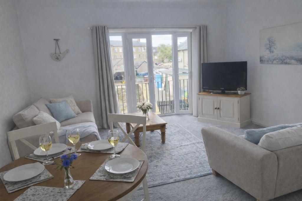 a living room with a couch and a table at Angel Lane Alnwick Apartment in Alnwick