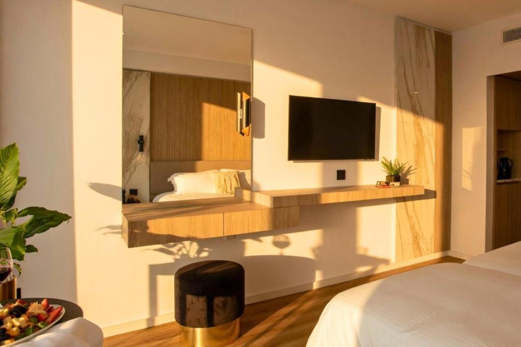 Cavo Maris Beach Hotel - 