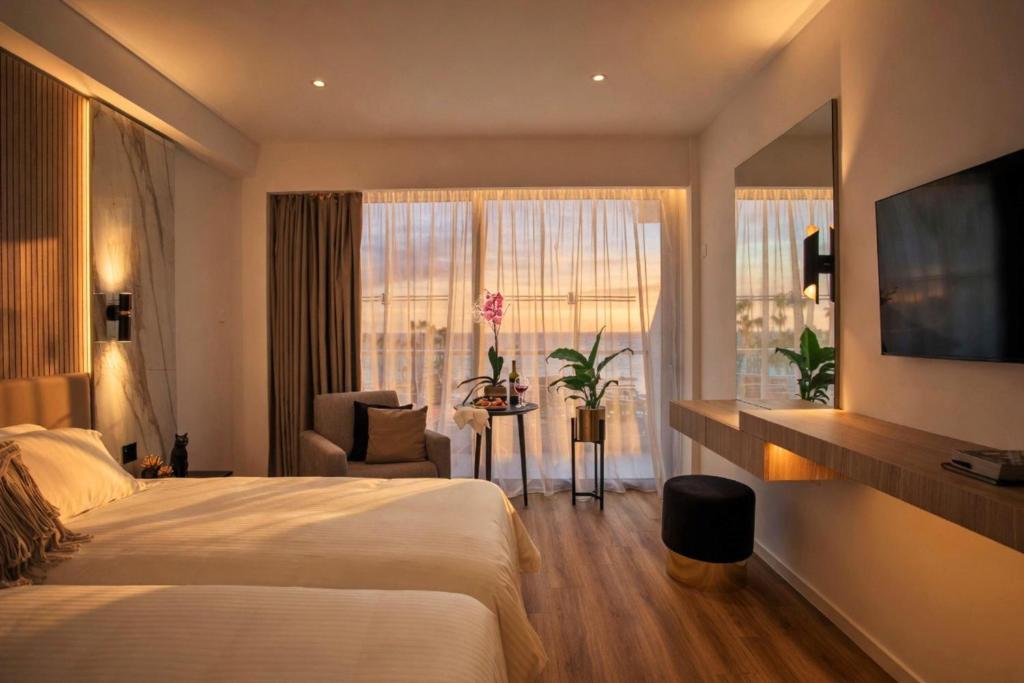Cavo Maris Beach Hotel - 