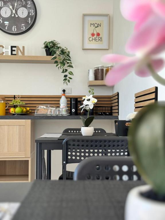 a dining room with a table and a clock at Mister House in Fiumicino