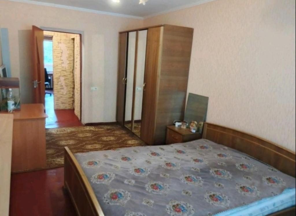 a bedroom with a bed in a room at Halvy 60 Apartments in Cherkasy