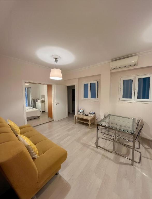 PLAKA Central Apartment