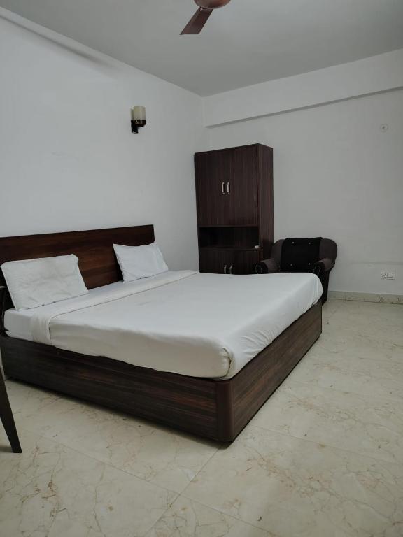 a bedroom with a large bed in a room at Hotel king palace family stay in Agra