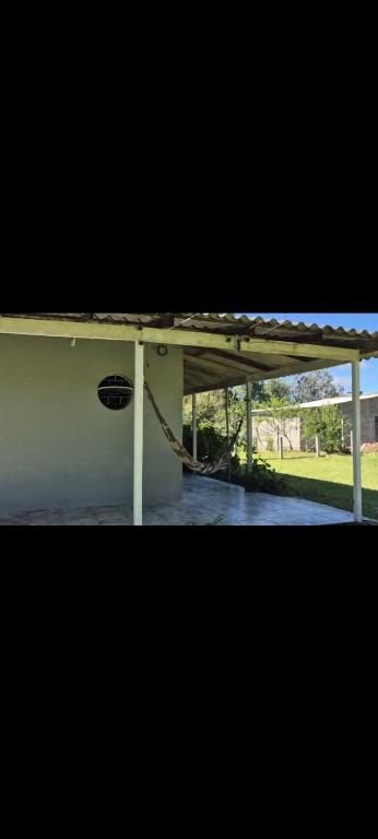 a building with a chain around the bottom of it at Sitio de Lazer in Eldorado do Sul