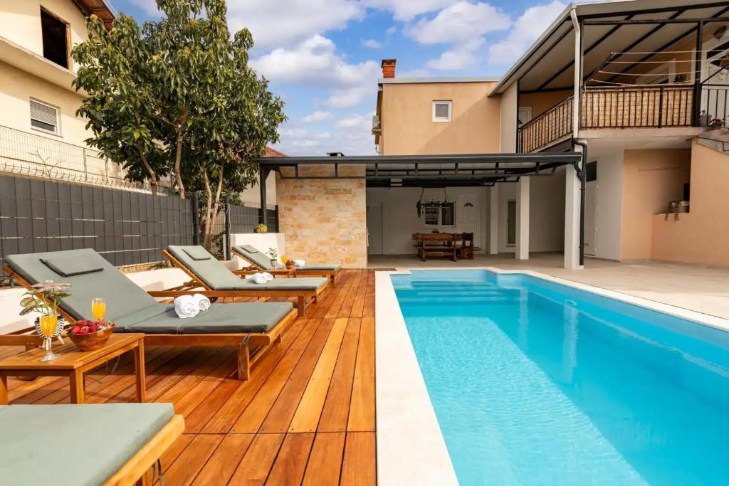 Apartman Relax s bazenom i vanjskim kominom - Zadar