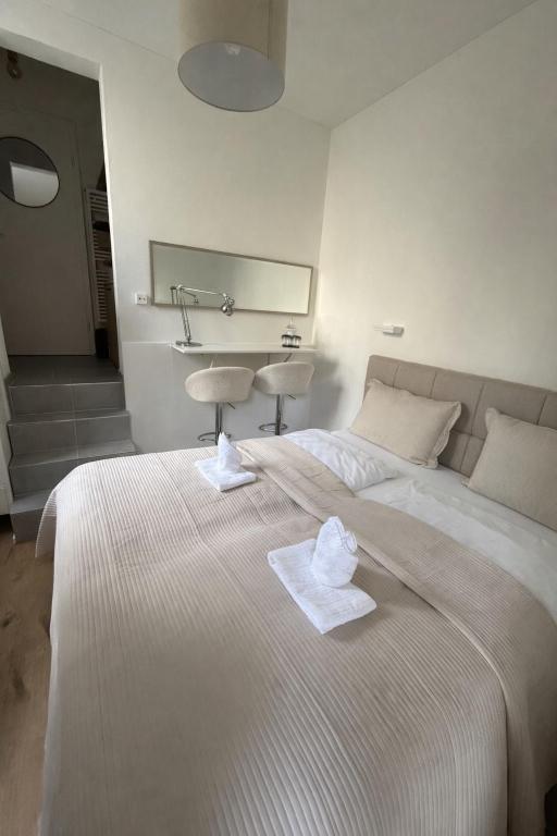 Micro Loft in Prime Zurich City Lake Business