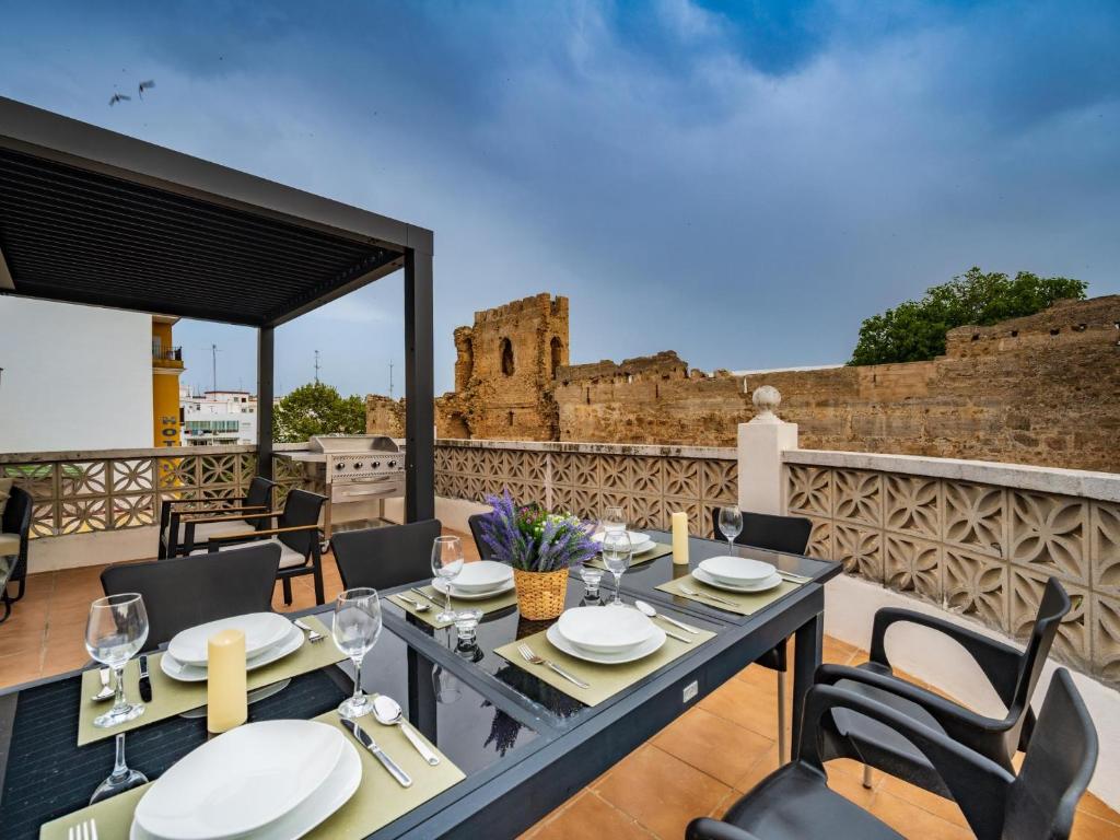 Central Marbella townhouse large solarium bbq