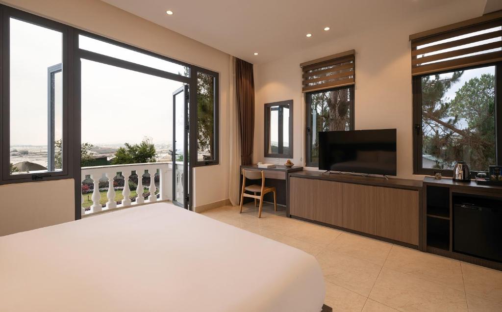 Phòng Deluxe Giường Đôi Có Ban Công