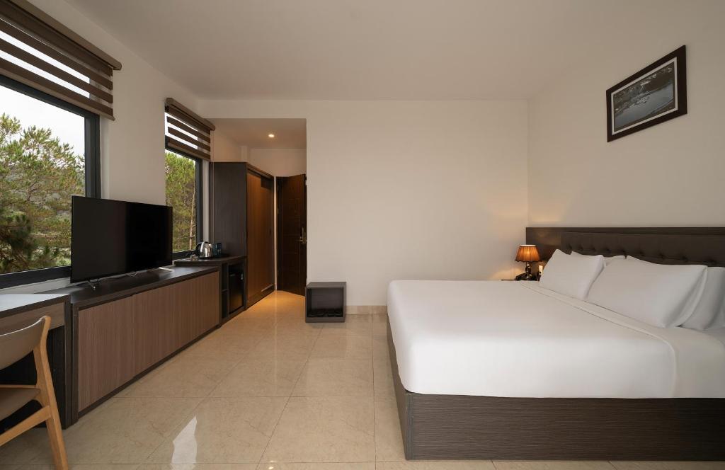 Phòng Deluxe Giường Đôi Có Ban Công