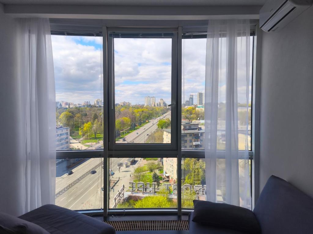 Smart Plaza Modern Apartment - Світла квартира з вражаючим видом - Метро КПІ 3 хв фото 6