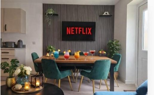 a dining room with a table with drinks on it at Gatwick Cozy Stopover 4 bedroom house with free Parking in Copthorne