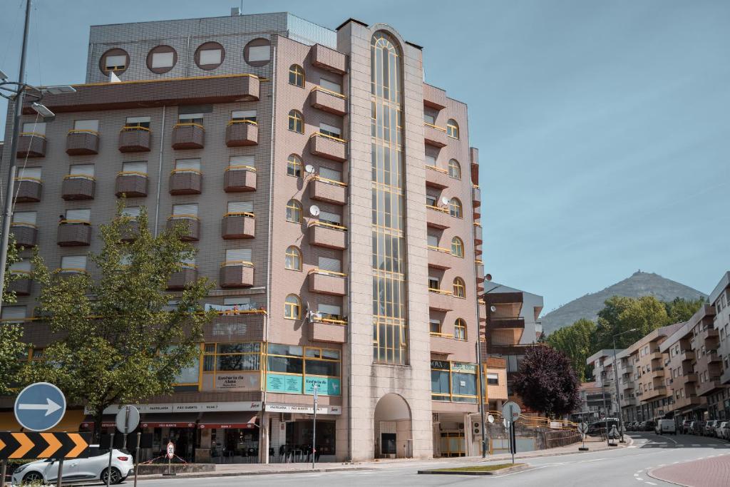 a tall building on the corner of a street at Casa do Rodrigo in Mondim de Basto