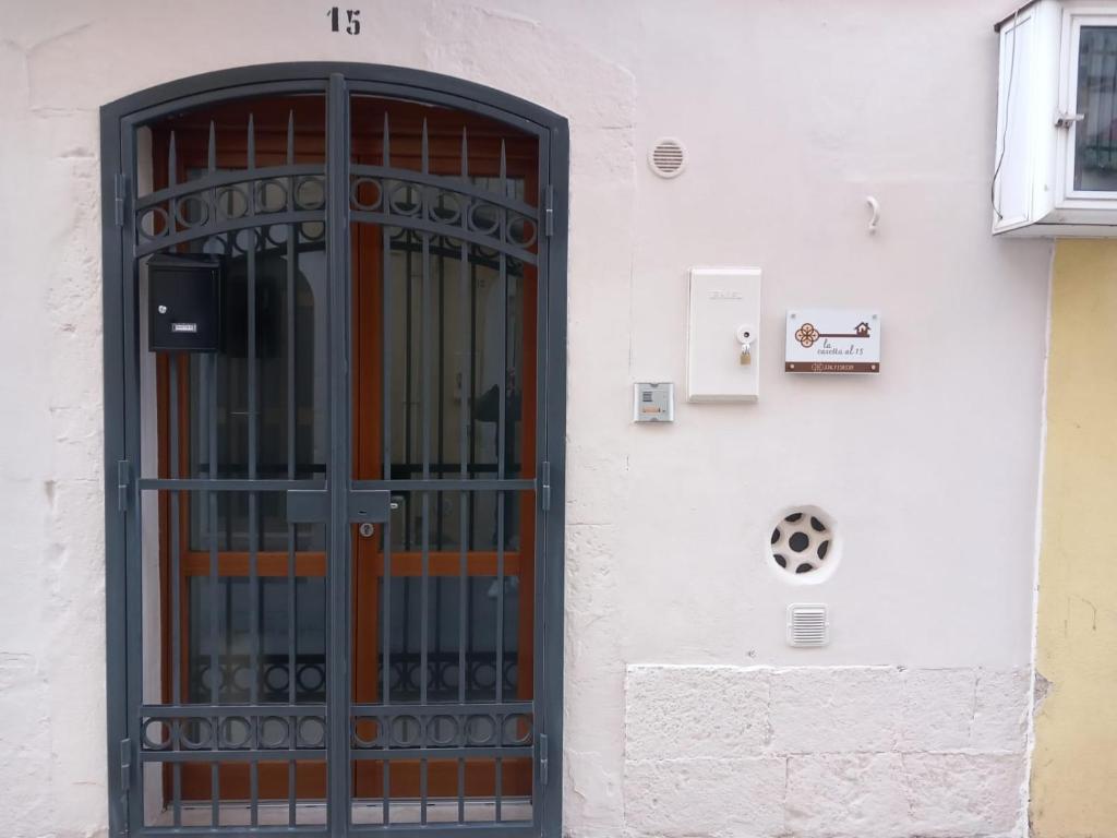 a door on the side of a building at La casetta nel cuore di Sciò in Gioia del Colle