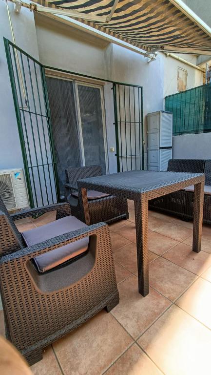 Karina, to the beach with terrace and private parking - Hizvo
