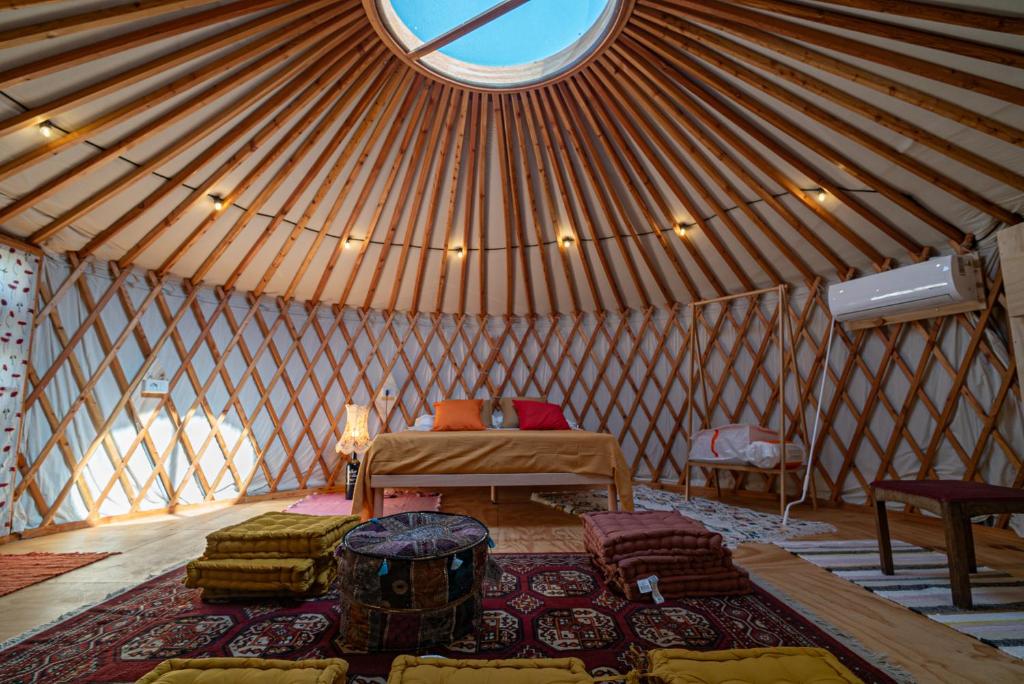 a room with a yurt with a bed and a window at Amapolas agri glamping in Camerano
