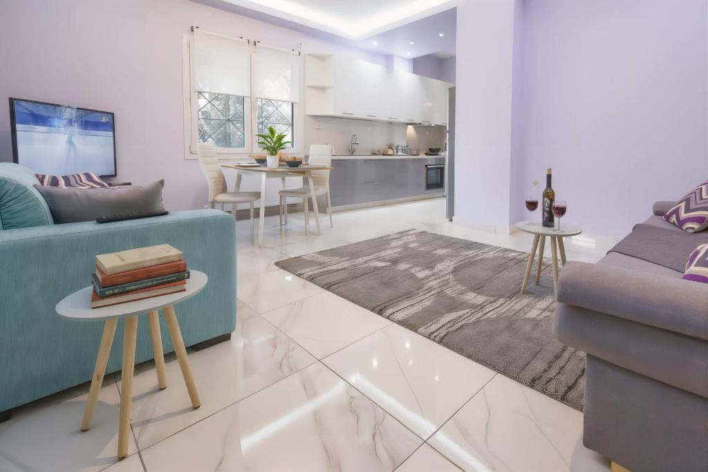 Modern fully-equipped house, 5 min walk from metro