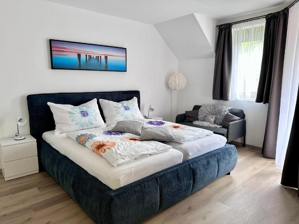 a bedroom with a bed with a blue couch at Ferienwohnung Petritz in Velden am Wörthersee