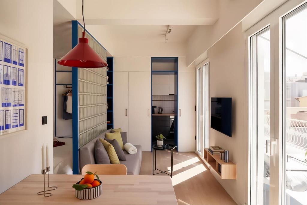 Chic & Cozy Athenian Studio with Balcony