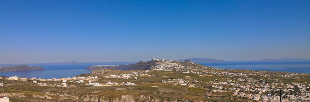 Voreina Gallery Suites - 10