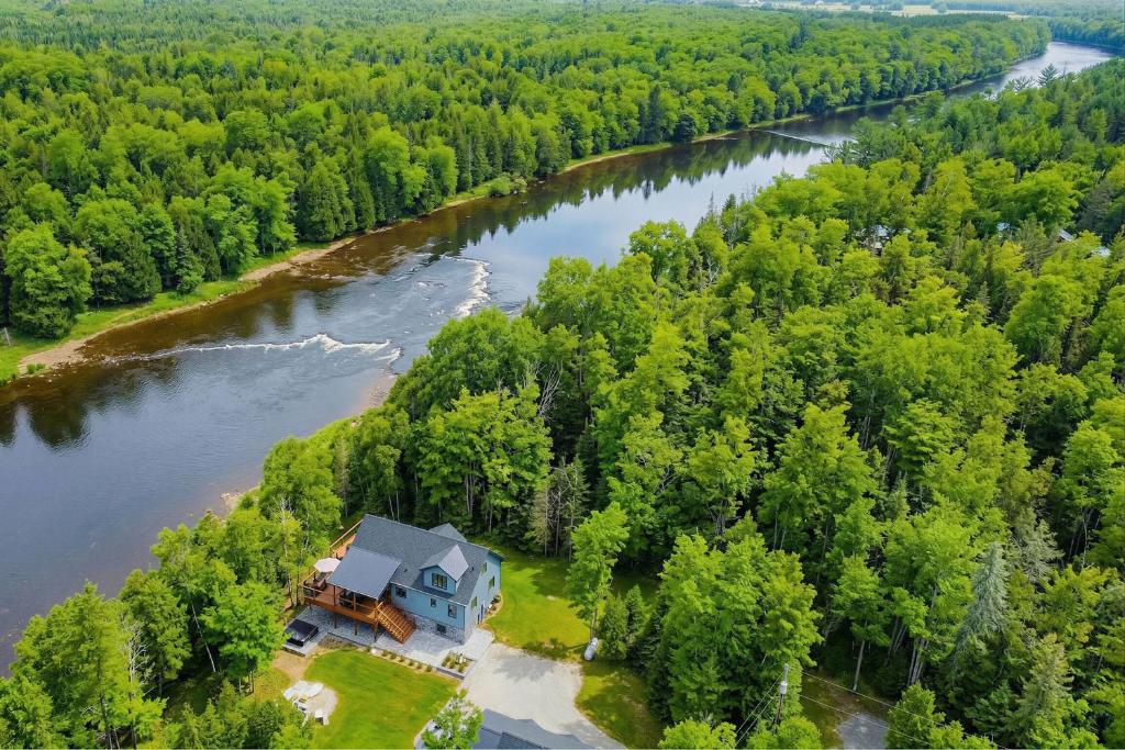 an aerial view of a house on an island in a river at The Kingfisher Lodge in Cornell
