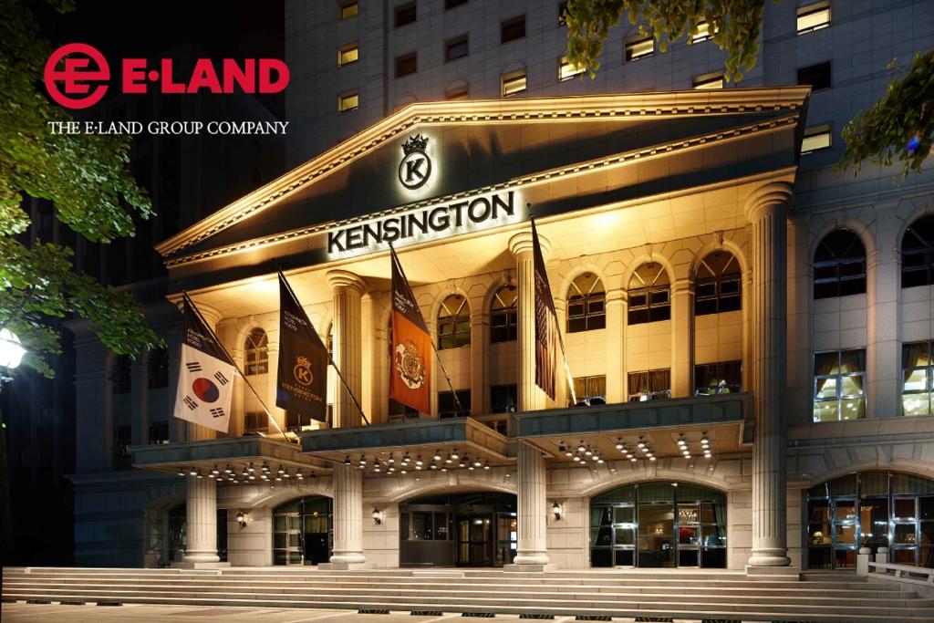 a front view of the harvard credit center company at Kensington Hotel Yeouido in Seoul