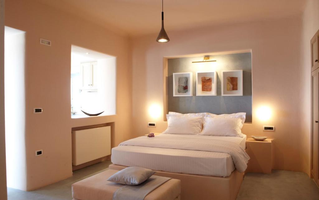 Posteľ alebo postele v izbe v ubytovaní Voreina Gallery Suites