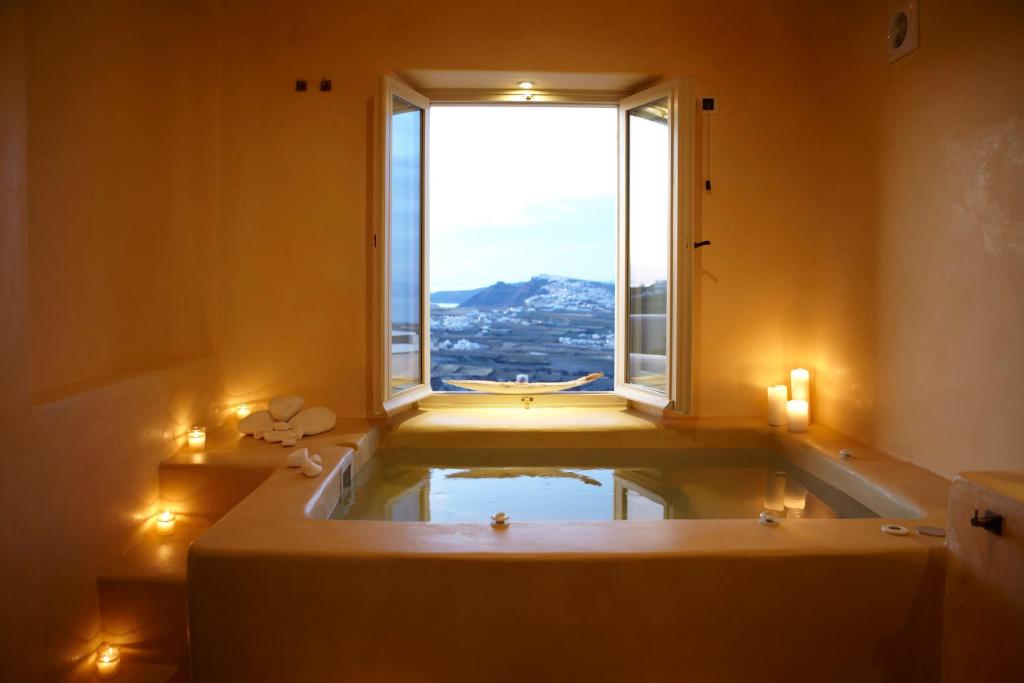 Voreina Gallery Suites - 4