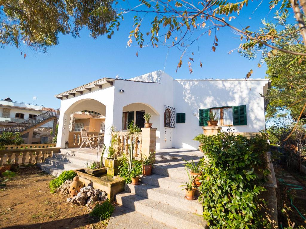 a white house with a pathway leading to it at Son Serra II in Son Serra de Marina