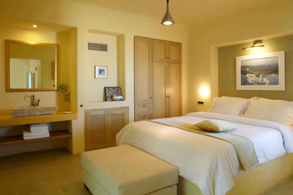 Posteľ alebo postele v izbe v ubytovaní Voreina Gallery Suites