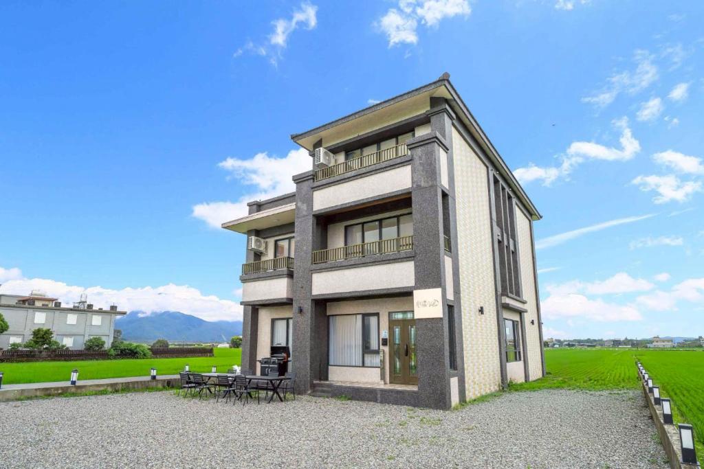 a large house with a table in front of it at Xin Young Villa in Zhuangwei