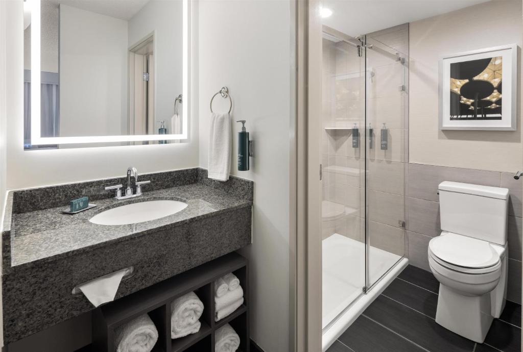 DoubleTree by Hilton Racine Harbourwalk photo