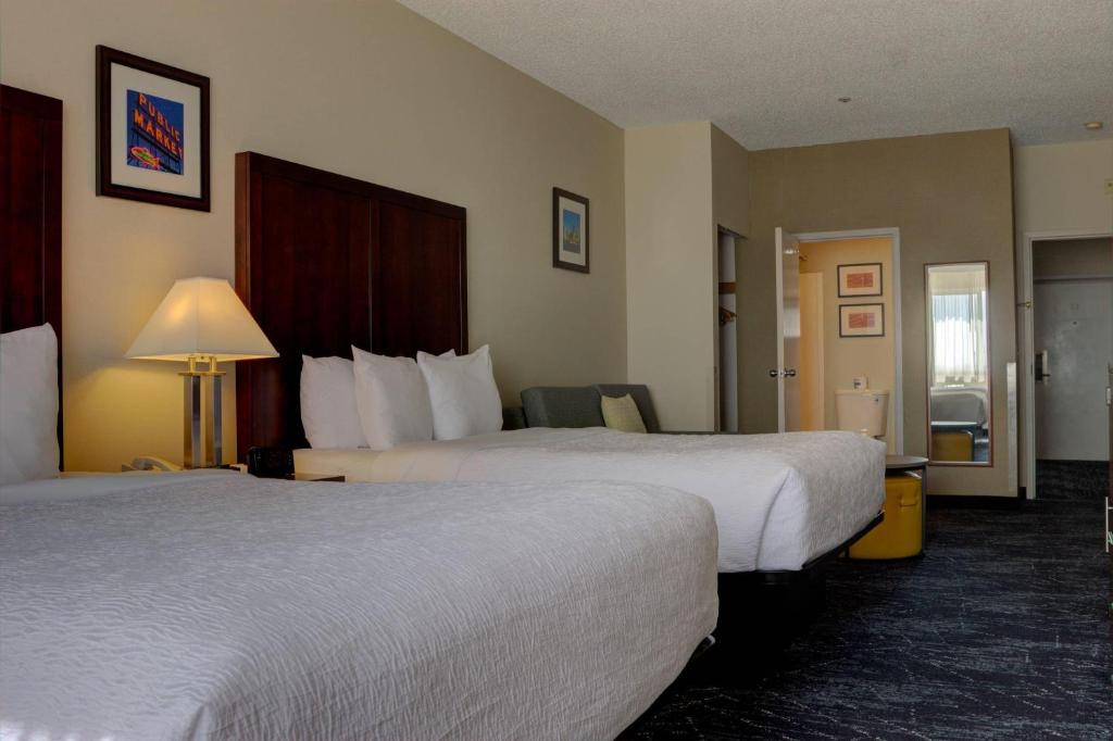 Comfort Inn & Suites Seattle North photo