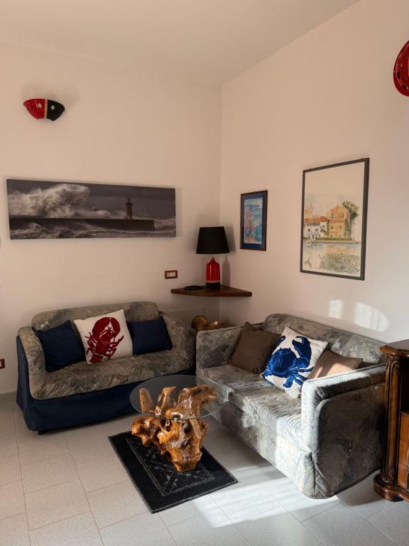a living room with a couch and a table at casa solemar in La Maddalena