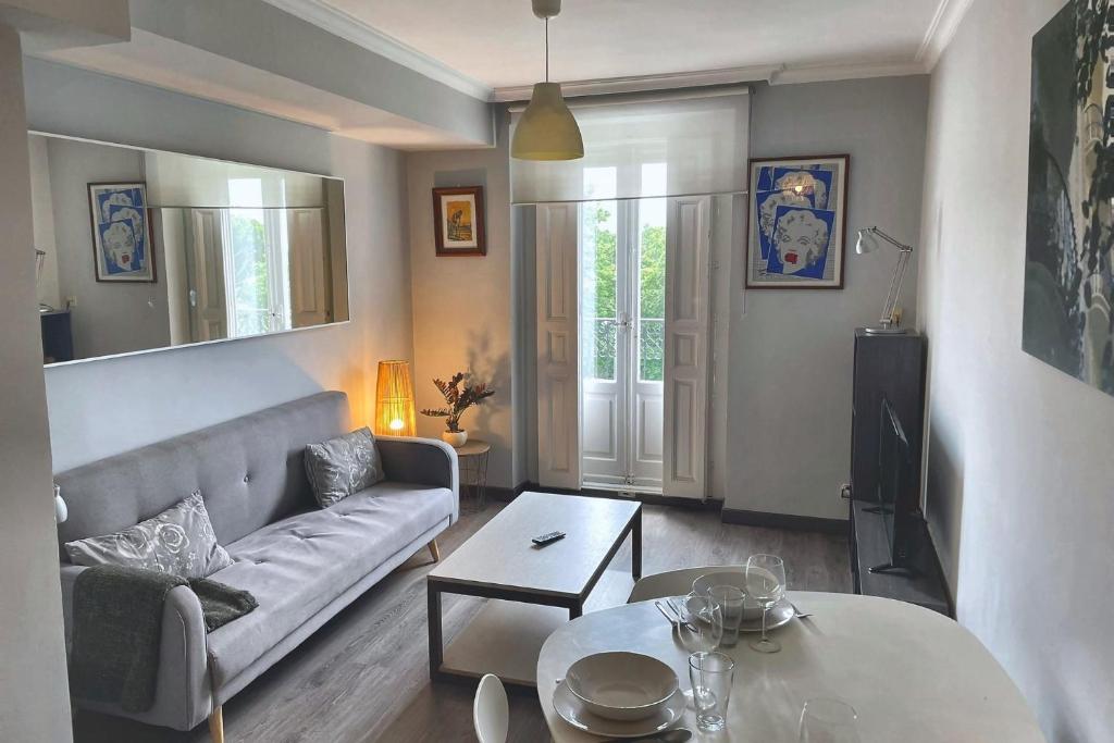 Estudio con balcón al Retiro
